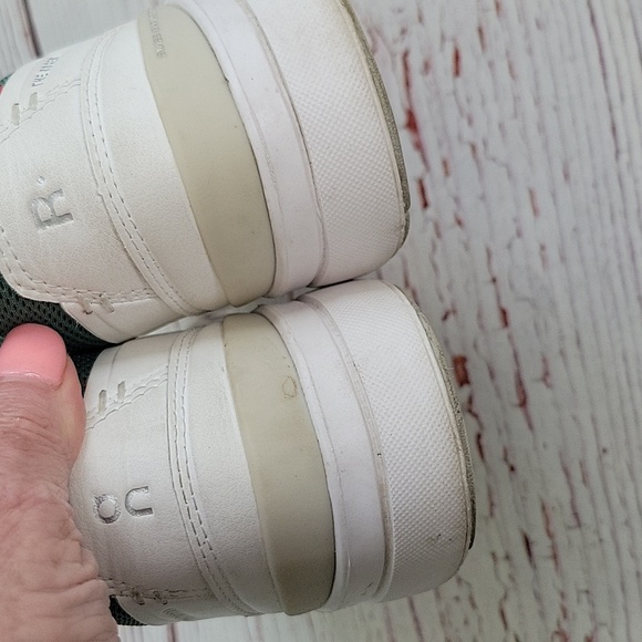 ON RUNNING The Roger White and Green Leather Sneakers Women's Size 7 - Picture 7 of 9